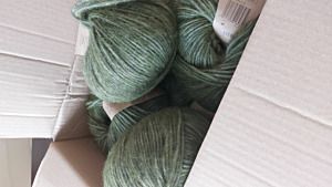 Productreview foto van klant - DROPS Air Uni Colour - 46 donkerolijf - Wol Garen