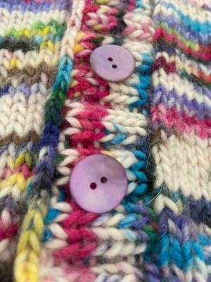 Productreview foto van klant - DROPS Ronde Knoop Paars Nr 609 (per stuk) - 20mm - Parelmoer Knopen