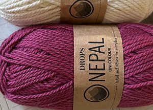 Productreview foto van klant - DROPS Nepal Uni Colour - 8910 framboos - Wol Garen