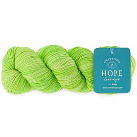 Simy’s Studio Hope DK 15 while there's life, there's hope / lichtgroen - Handgeverfde Merinowol Garen