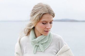 gratis breipatroon pastelgroen sjaaltje gemaakt met drops alpaca en kid-silk